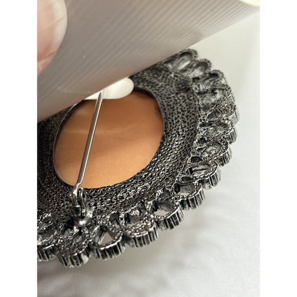 VTG SILVER TONE Pendant Brooch Oval Cameo PEACH Background Fashion Jewelry NEW - Picture 13 of 16